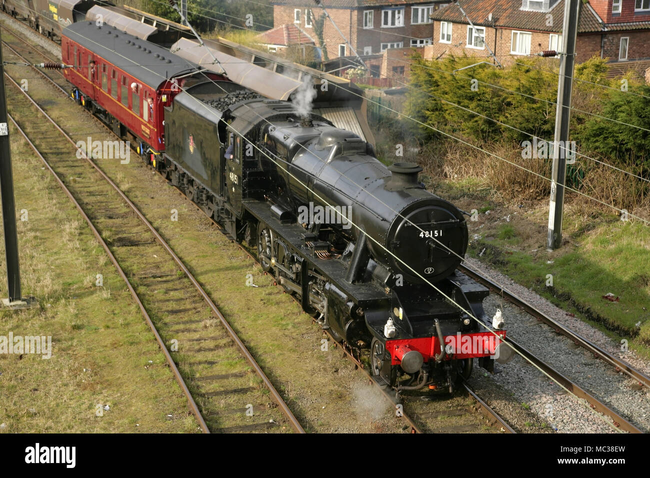 LMS préservé classe Stanier 8F locomotive à vapeur no. 48151 à l'évitement, Holgate York, Royaume-Uni. Banque D'Images