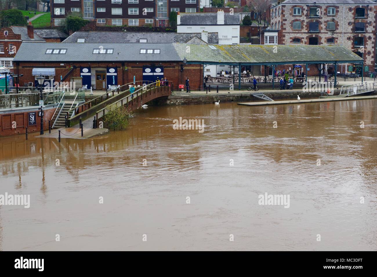 Exeter Quay, Centre d'antiquités de la rivière Exe dans l'inondation. Exeter, Devon, UK. Avril, 2018. Banque D'Images