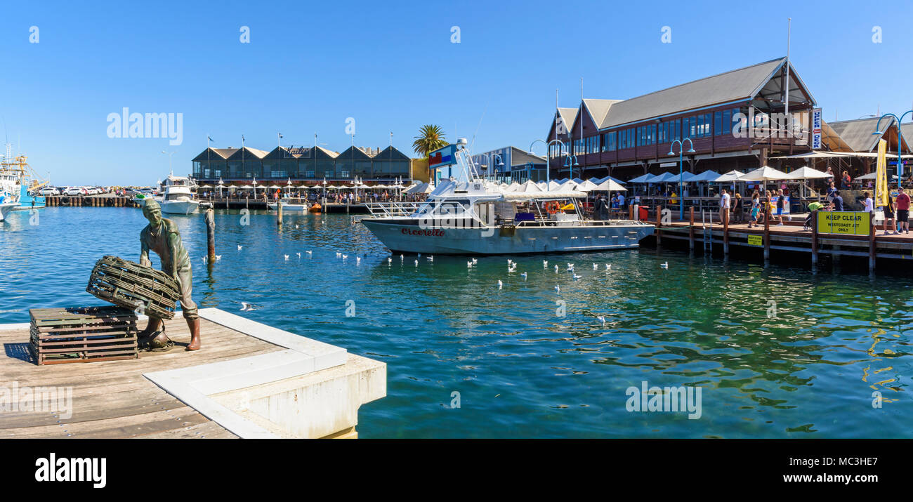 Pêche à la jetée du port de Fremantle en bateau avec vue sur de Cicerello's Fremantle, Australie occidentale Banque D'Images