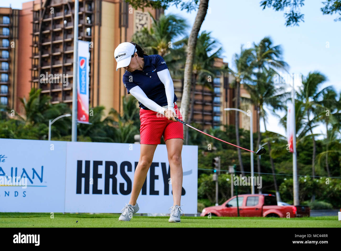 12 avril 2018 - Mo Martin hits son coup de départ au 11e trou lors de la deuxième ronde de la Lotte Championship présenté par Hershey à Ko Olina Golf Club à Kapolei, HI Banque D'Images