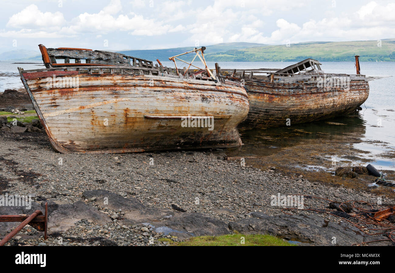 Les épaves de bateaux de pêche à Salen, Isle of Mull Banque D'Images