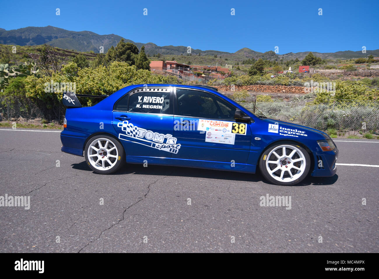 Tenerife, Espagne - Mars 24, 2018 : Mitsubishi Evo dans un Crecer los loros rally race à Tenerife, îles Canaries, Espagne. Banque D'Images
