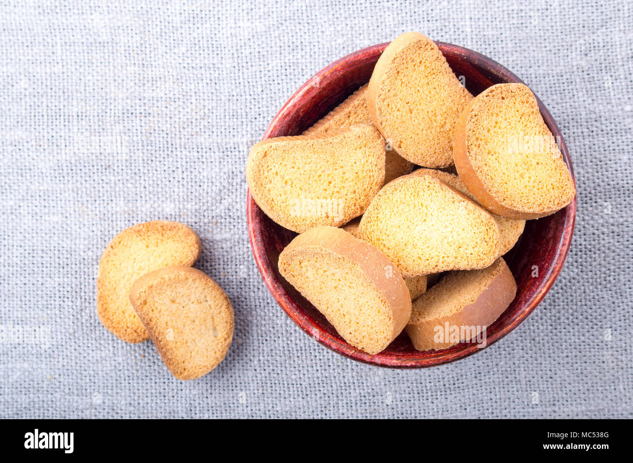 продукты от жидкого стула. сухари печенье. сухари при поносе. сухари хлебные. сухари при поносе.