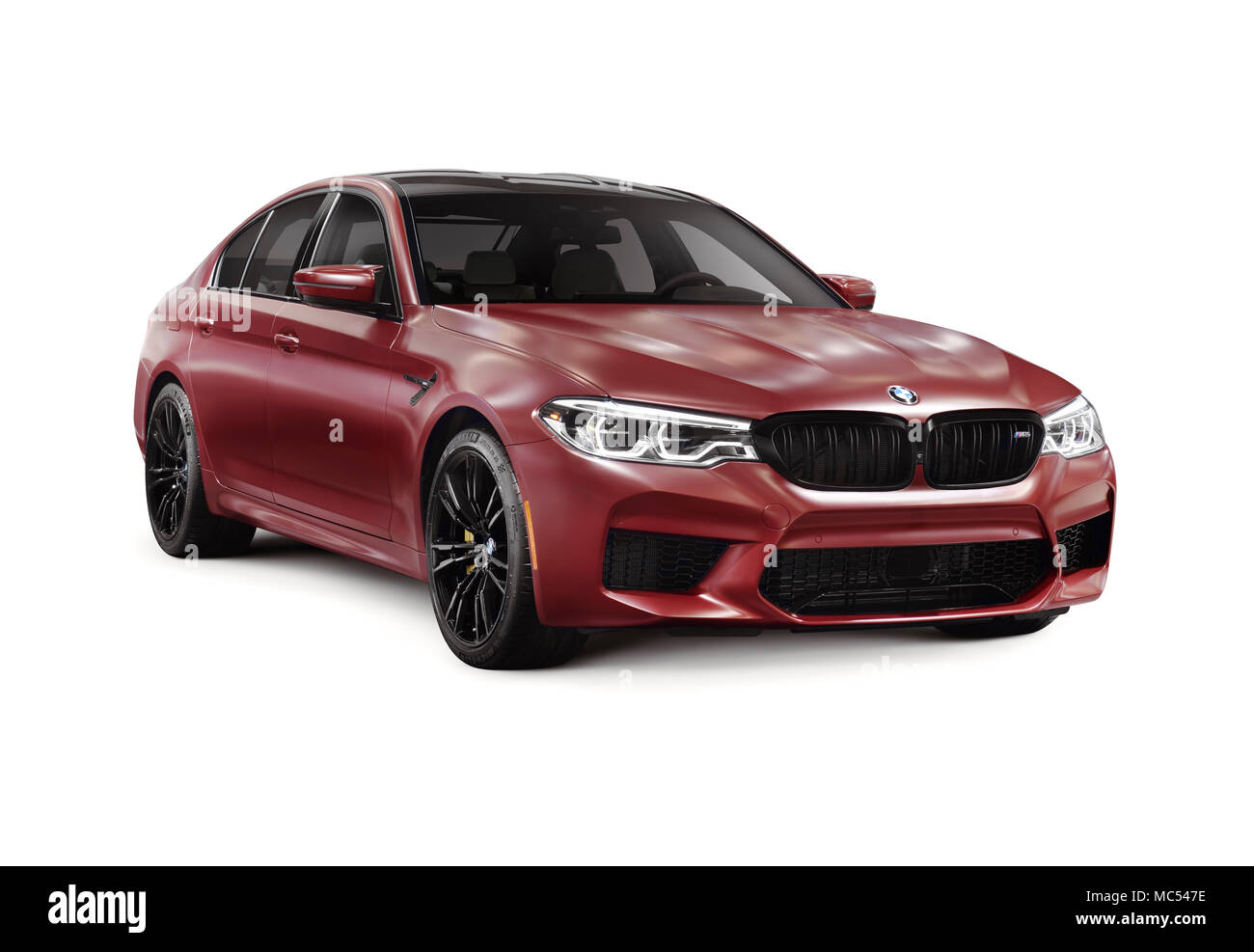 Licence disponible sur MaximImages.com - BMW de sixième génération M5 avec M xDrive, voiture de performance 2018, berline sport de luxe, série 5 en rouge foncé, bordeaux Banque D'Images