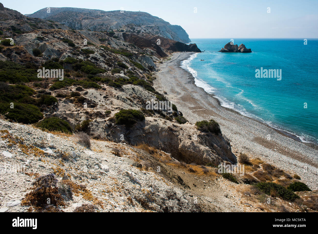 Rocher d'Aphrodite. Côte Rocheuse sur la mer Méditerranée à Chypre. Petra tou Roumiou est le lieu de naissance de la déesse Aphrodite Banque D'Images