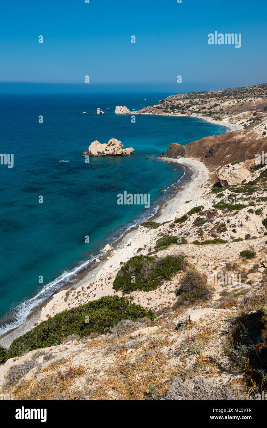 Rocher d'Aphrodite. Côte Rocheuse sur la mer Méditerranée à Chypre. Petra tou Roumiou est le lieu de naissance de la déesse Aphrodite Banque D'Images
