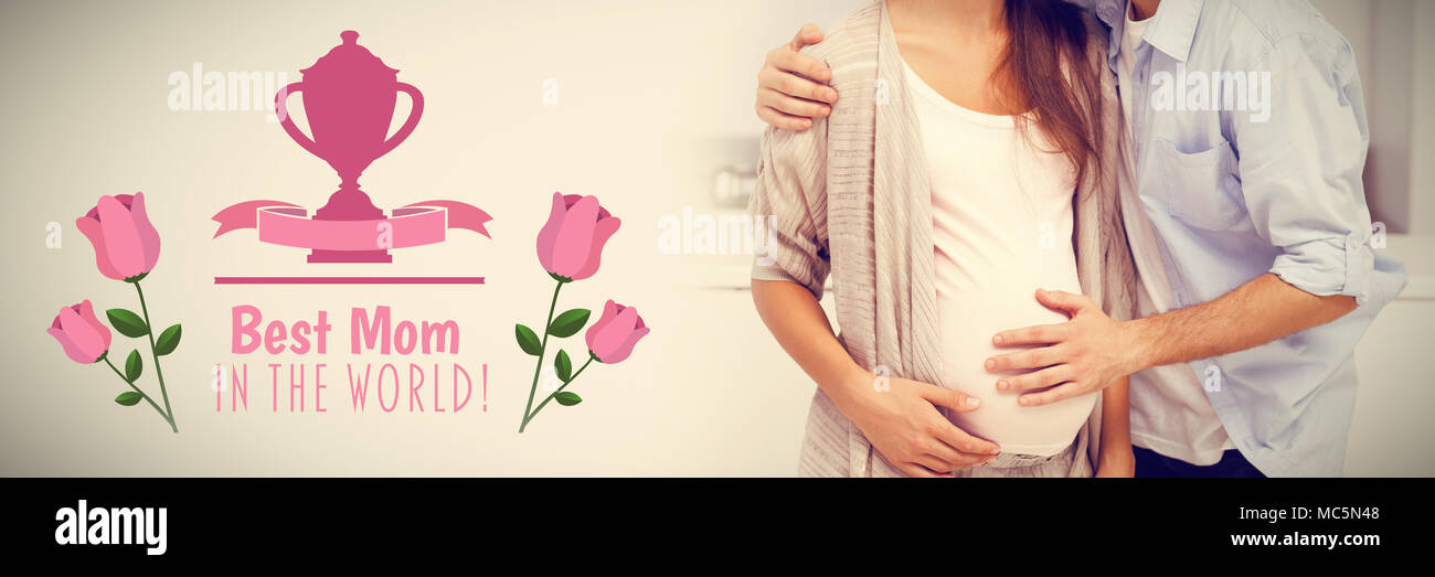 Image composite de l'homme s'embrasser sa femme enceinte Banque D'Images Image composite de l'homme s'embrasser sa femme enceinte Banque D'Images