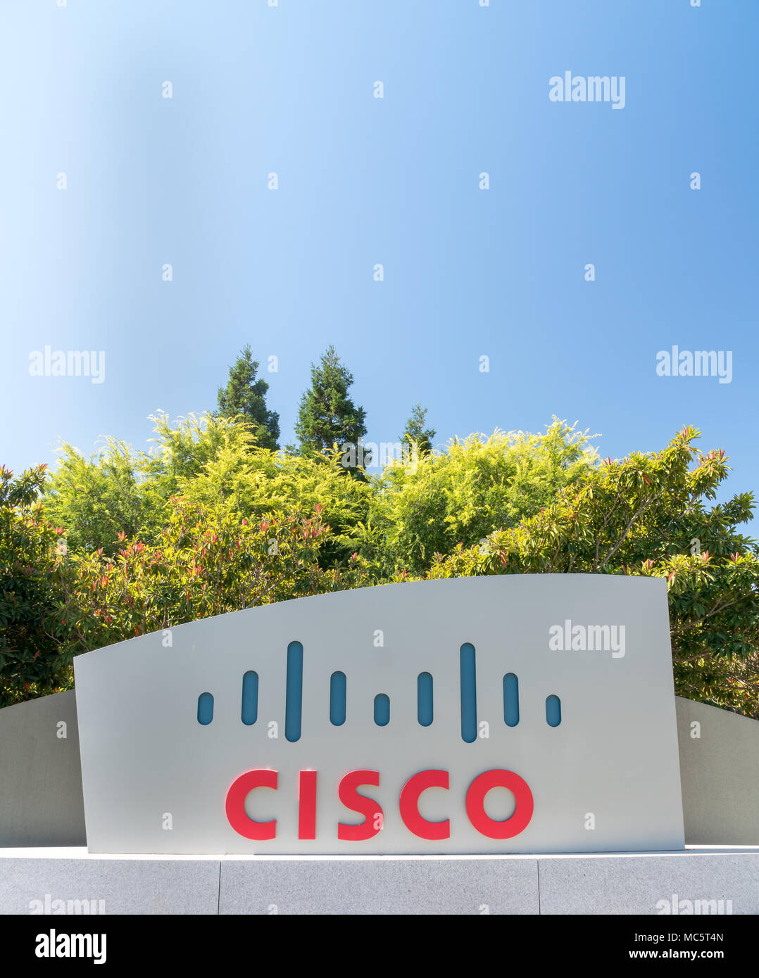 SAN JOSE, CA/USA - 30 juillet 2017 : le siège social de l'entreprise Cisco et d'un logo. Banque D'Images