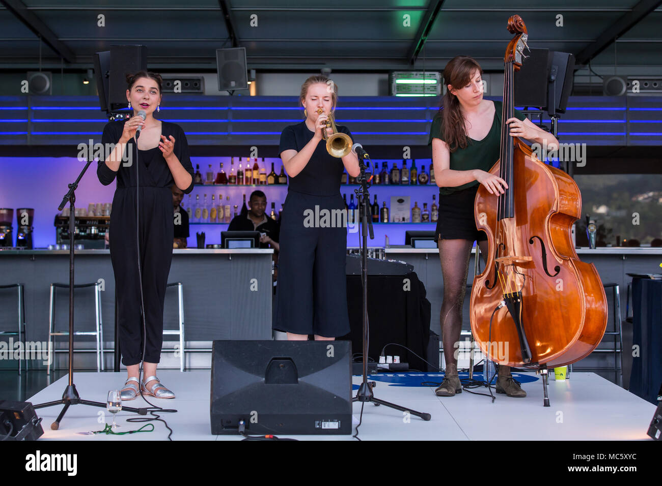 Le trio de musique suisse Die drei live au Blue Balls Festival de Lucerne, Suisse Banque D'Images