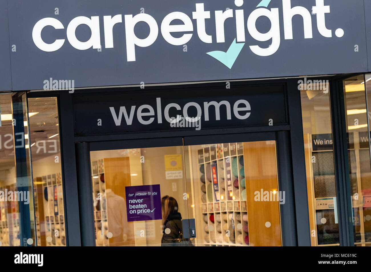 Carpetright dit que c'est la fermeture de 92 magasins et de couper 300 emplois dans le cadre d'un plan de restructuration. L'entreprise est la planification d'un volontaire de l'entreprise arrangemen Banque D'Images