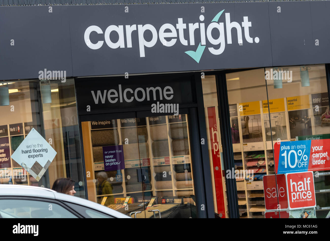 Carpetright dit que c'est la fermeture de 92 magasins et de couper 300 emplois dans le cadre d'un plan de restructuration. L'entreprise est la planification d'un arrangement volontaire de l'entreprise Banque D'Images