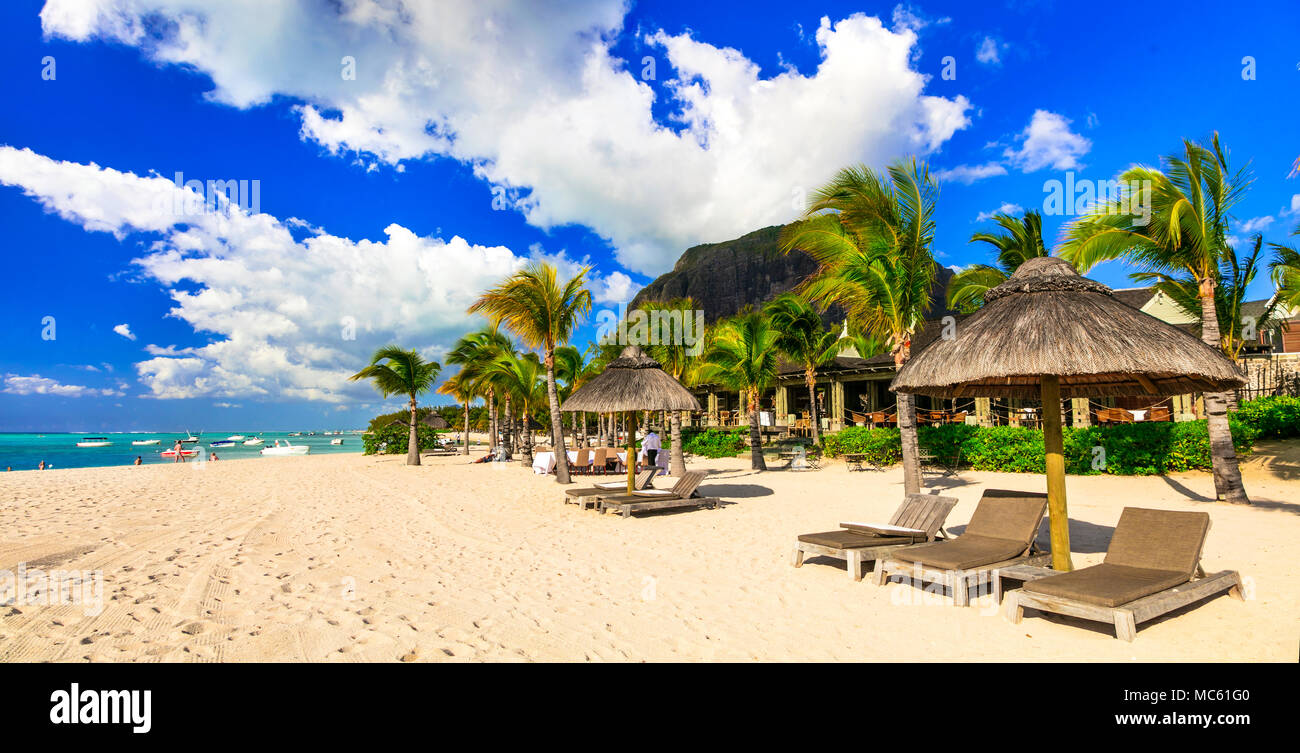 Paradis tropical dans Le Morne plage, l'île Maurice. Banque D'Images