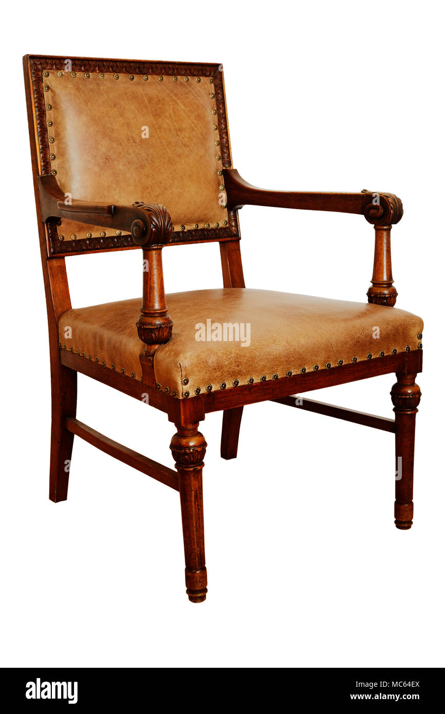 Fauteuil en bois ancien sur le fond blanc, siège et dossier recouvert de  cuir Photo Stock - Alamy