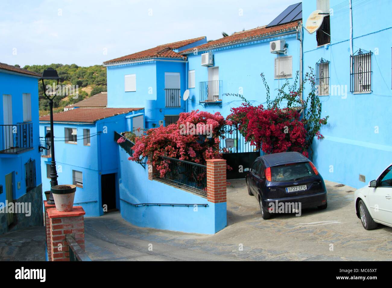 Le blue Village fortifié de Juzcar, Malaga, Espagne Banque D'Images