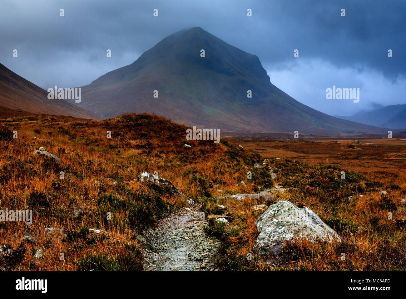 Une vue de Marsco (Red Hill) de Sligachan, île de Skye, Écosse Banque D'Images