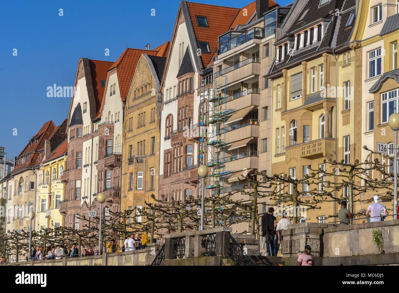 Splendide maison façades ,promenade rive du Rhin, Düsseldorf, le 9 avril 2017. Dans le monde d'utilisation | Banque D'Images