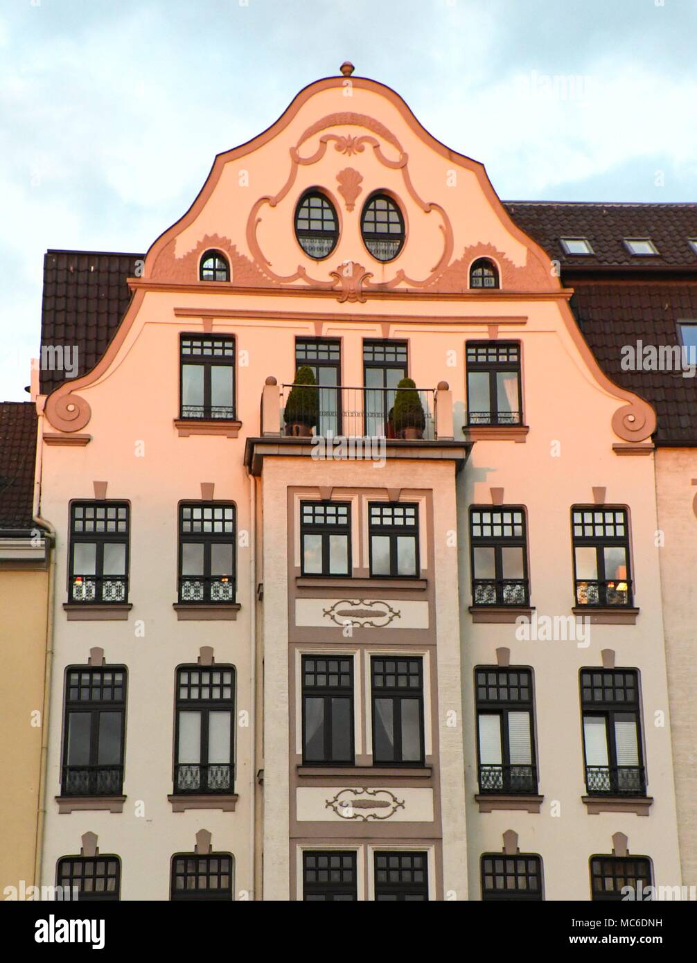 Splendide maison façades ,promenade rive du Rhin, Düsseldorf, le 9 avril 2017. Dans le monde d'utilisation | Banque D'Images