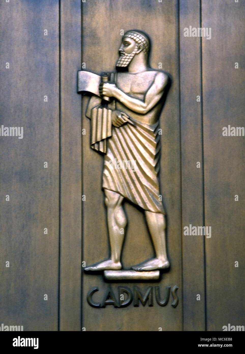 La Mythologie grecque : Cadmos Cadmos, le héros le roi dont il est dit qu'il a introduit en Europe à partir de la Phénicie un alphabet de 16 lettres. Il fut finalement transformé en serpent. Banque D'Images