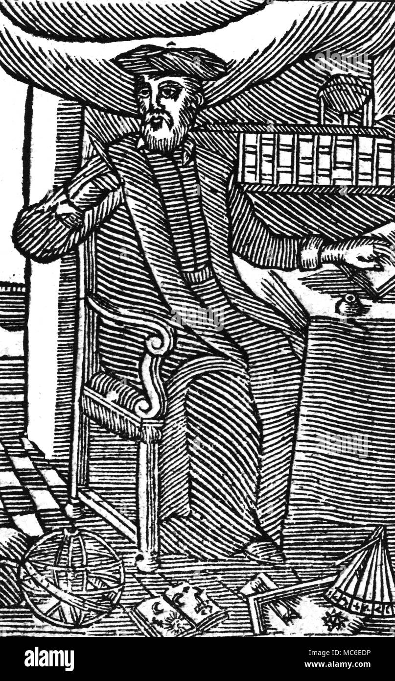 NOSTRADAMUS - PORTRAIT DE NOSTRADAMUS Portrait gravure sur bois, en frontispice de la vie de Nostradamus, dans la Jean-Baptiste Besongne (Rouen) édition des Vrayes siècles et Propheties de Maistre Michel Nostradamus, 1710. Les instruments sur le sol sont liées à l'astrologie, mais il y a peu de preuves pour montrer que Nostradamus astrologie utilisé comme moyen d'prophecying l'avenir. Il a utilisé l'astrologie dans la formulation de ses vers, cependant. Banque D'Images