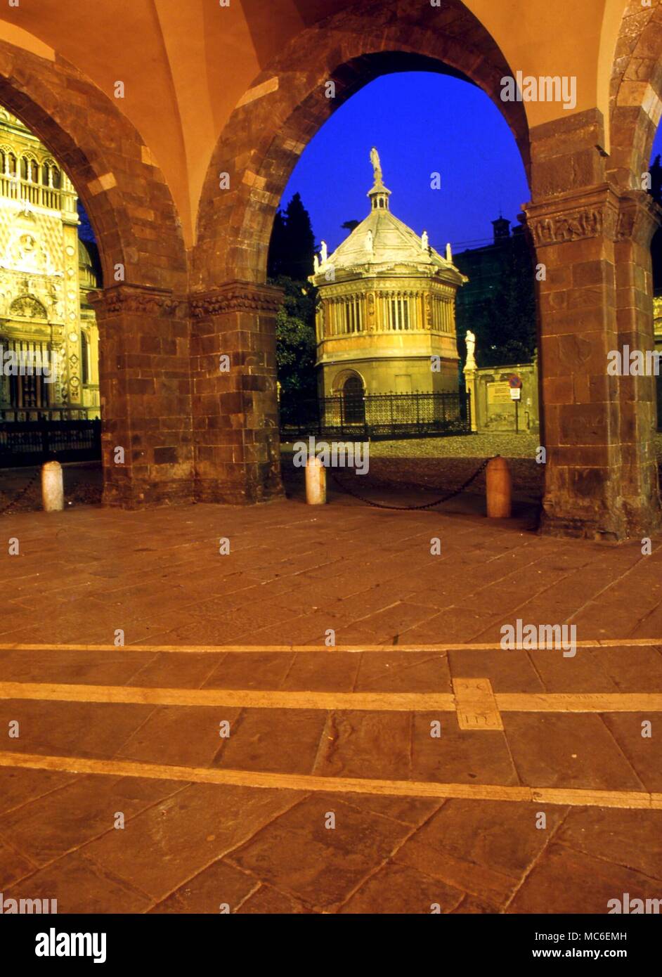 Calendrier solaire Banque de photographies et d’images à haute