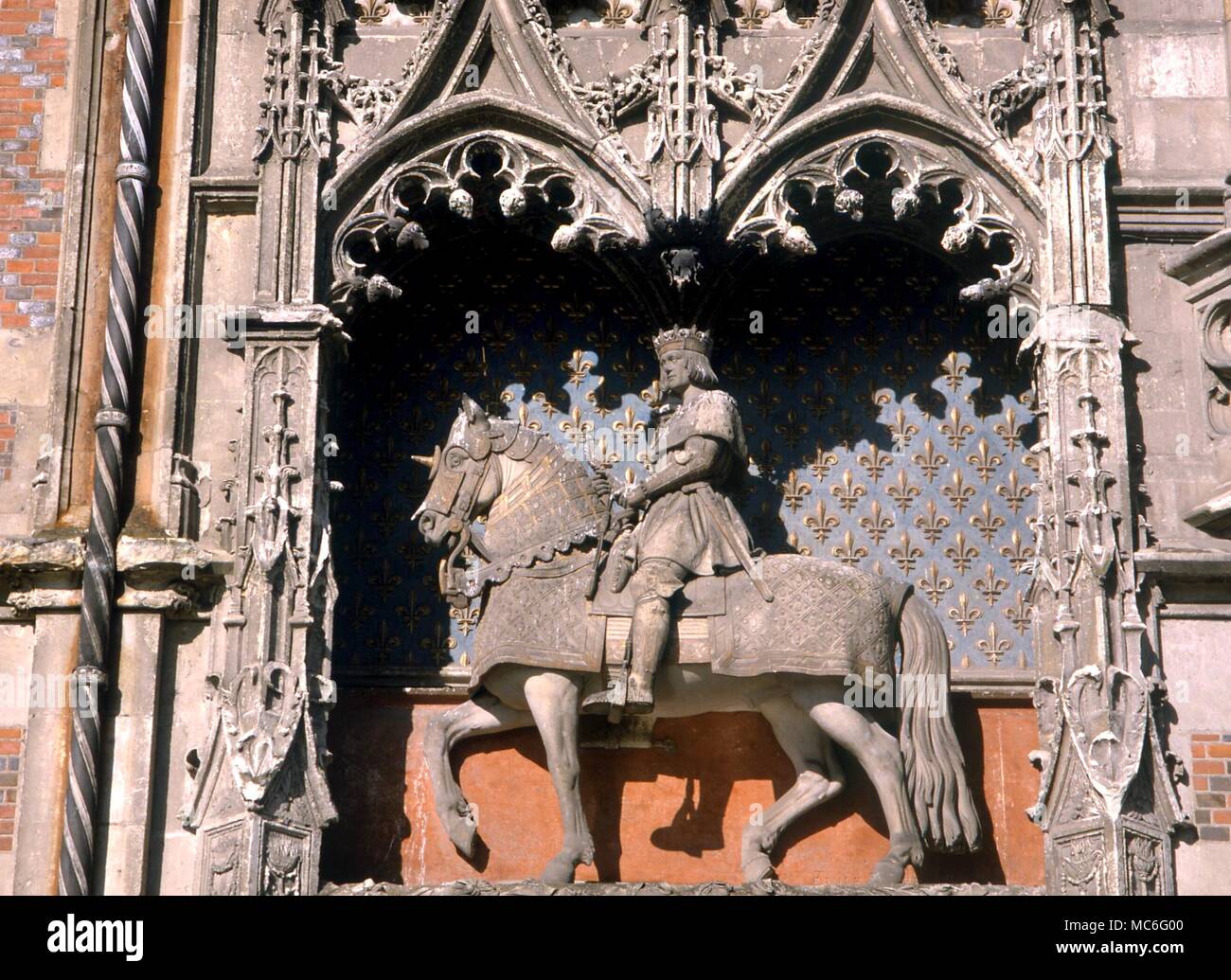 Animaux - Cheval Cheval et cavalier - statue de François I sur la façade du château de Blois, France Banque D'Images