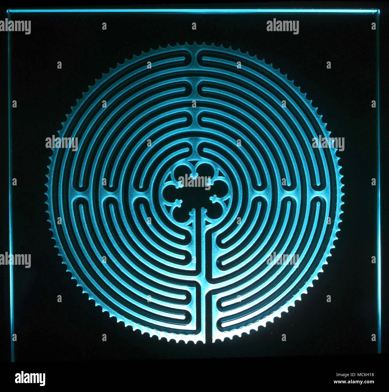 Labyrinthes le labyrinthe de la cathédrale de Chartres. Cette photo a été prise par la projection d'images fantasy sur une image gravée de verre du labyrinthe (qui est, bien sûr, une danse au sol) Banque D'Images