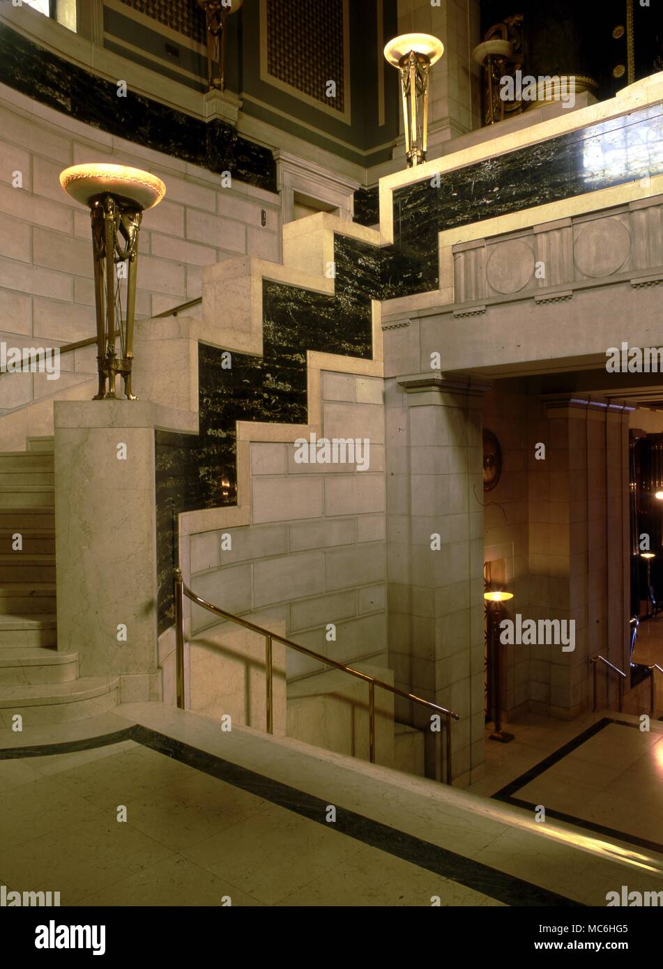 Temple maçonnique à Washington DC. Le grand escalier qui s'associe à l'atrium à l'angle supérieur Temple Banque D'Images