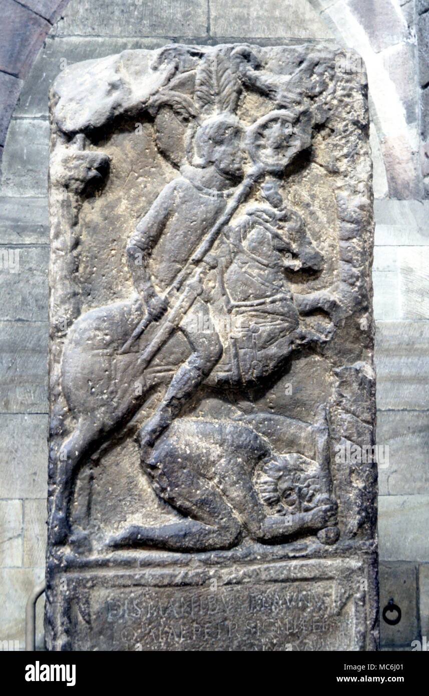 La mythologie romaine Abbaye Hexam l'ancienne pierre tombale d'un soldat romain ou porte-étendard dans l'abbaye de Hexham Banque D'Images