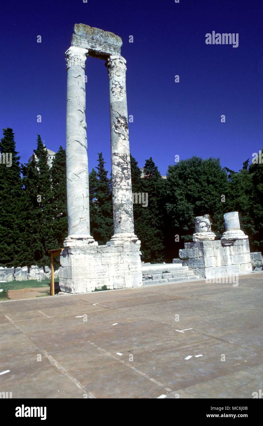 La mythologie romaine Al Res Vestiges de l'ancien théâtre romain du 2ème siècle à Arles France Banque D'Images