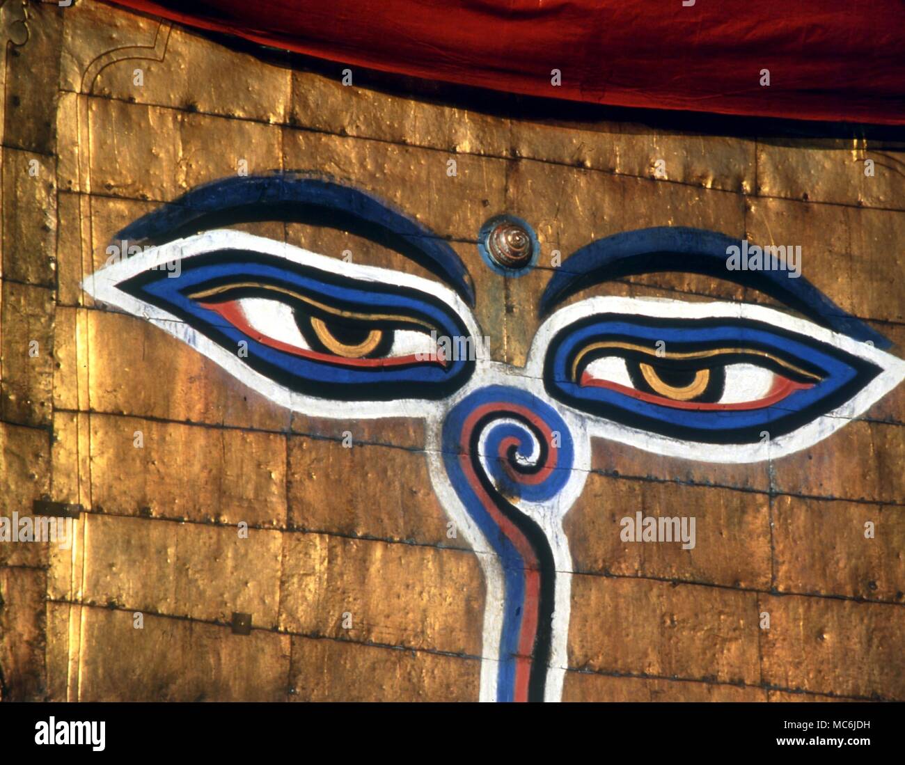Le Népal. Détail de la célèbre paire de yeux, découlant de la Tibetan chiffre "un". Sur le Swayaanbhunath temple, Katmandou, Népal Banque D'Images