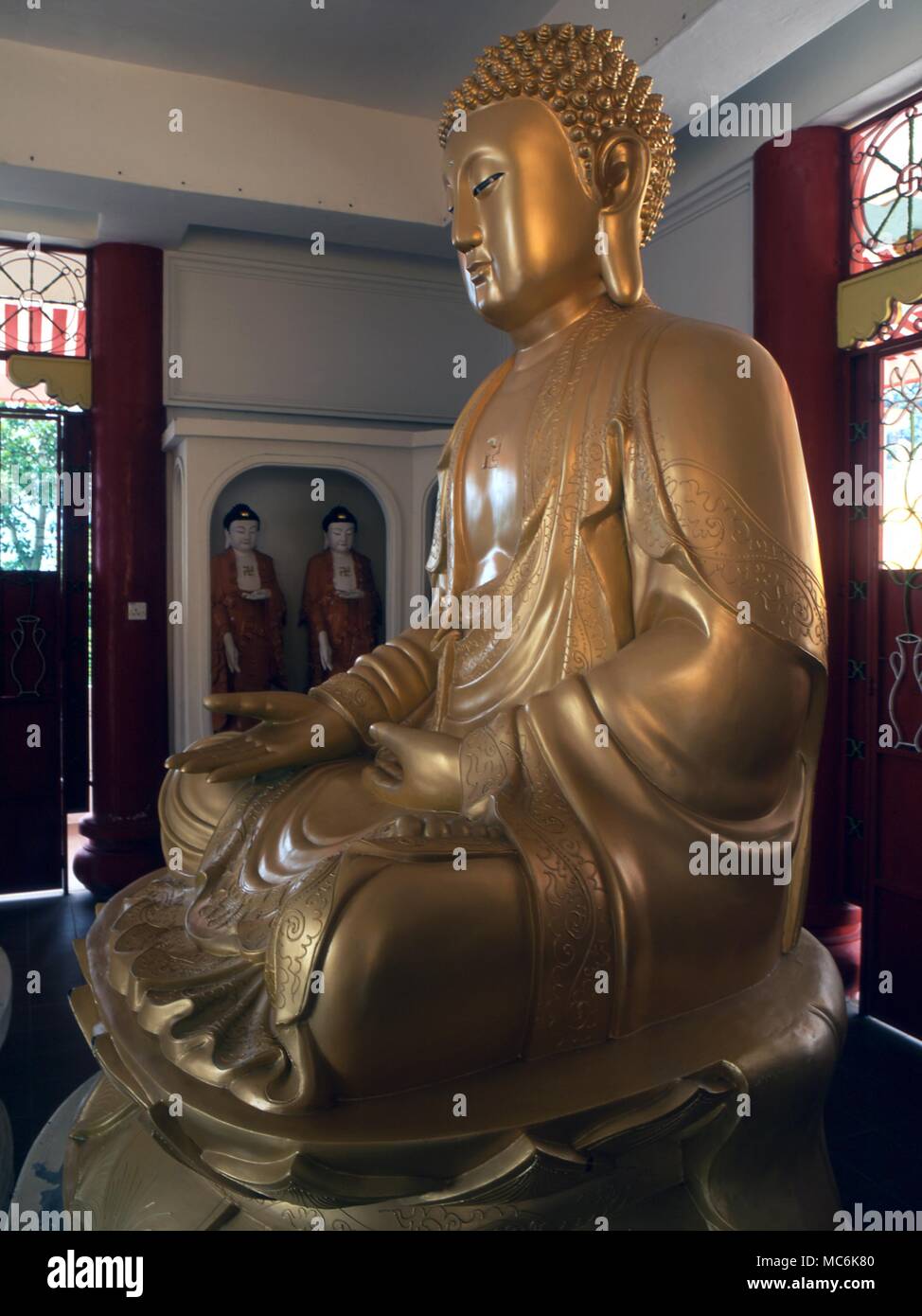 Statues géantes de Bouddha dans le temple de Kek Lok Si Penang Malaisie Banque D'Images