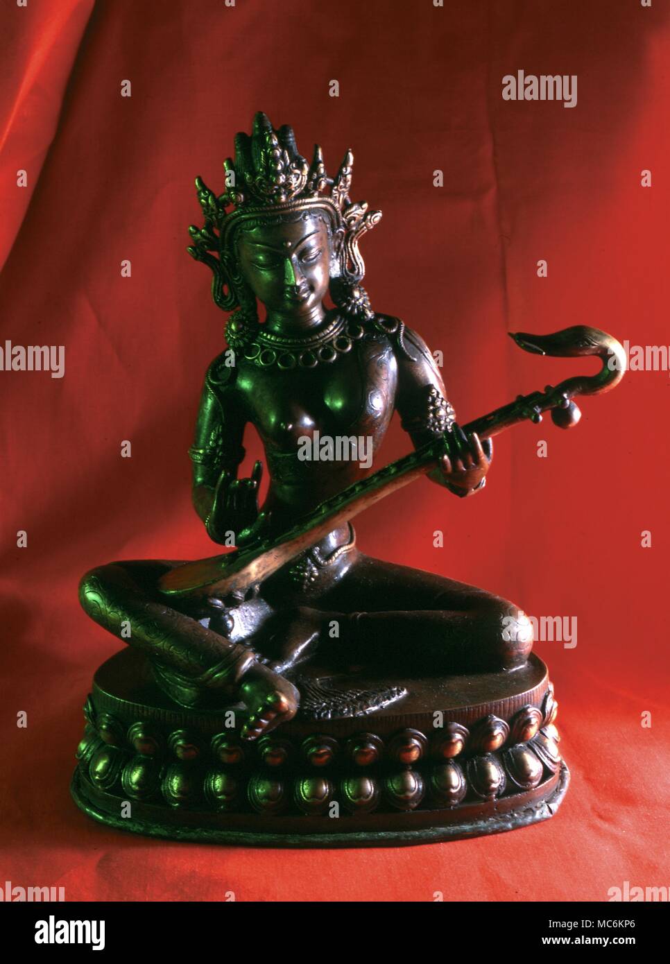 La mythologie Hindoue. Statue en bronze de la déesse hindoue 'Mère'', Saravati. Elle est une ancienne déesse, vraisemblablement un,Védique et son nom l'indique a l'origine elle était une déesse de l'eau. ' Banque D'Images