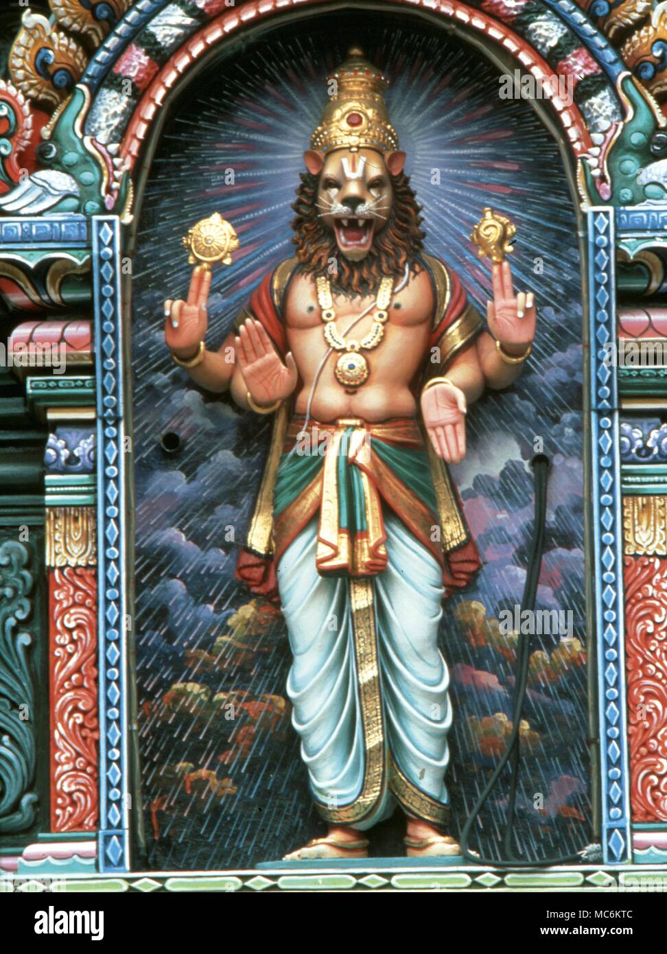 La mythologie hindoue Narasimha l'homme lion l'un des avatars de Krishna, de l'Hindu Temple Singapour Banque D'Images