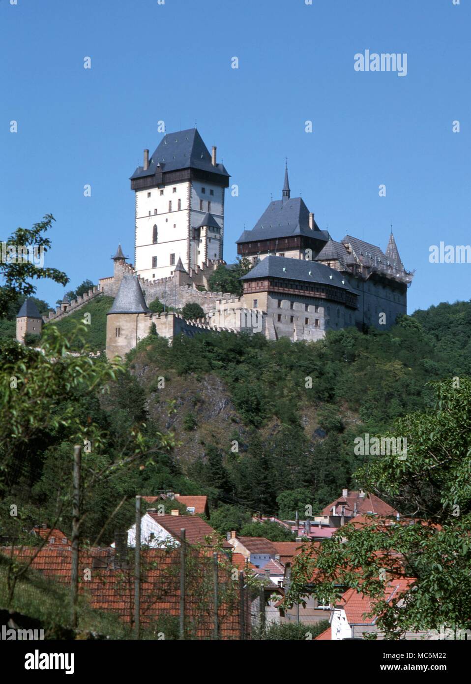 Château de Karlstein, construit par Charles IV de Bohême et toujours le centre de la grande ouverture de la sagesse. Il a été le gardien château pour le Trésor de la Couronne impériale et de nombreuses reliques saintes Banque D'Images