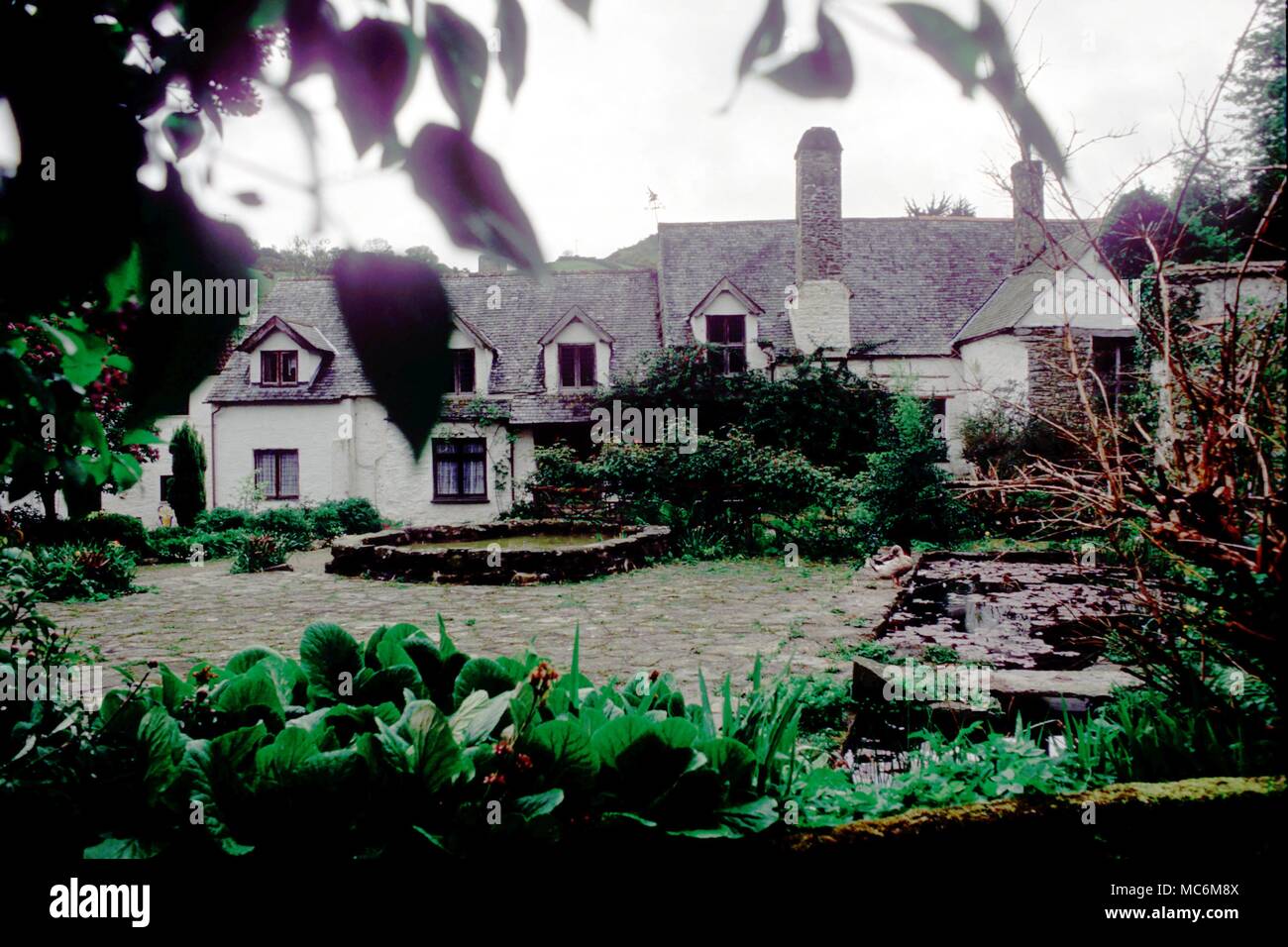 Lieux hantés - Chambercombe Manor. Le Manoir de Chambercome (principalement), Tudor à Ilfracombe, est hanté par plusieurs fantômes, y compris l'esprit de Lady Jane Grey, et un moine non identifiés. Banque D'Images