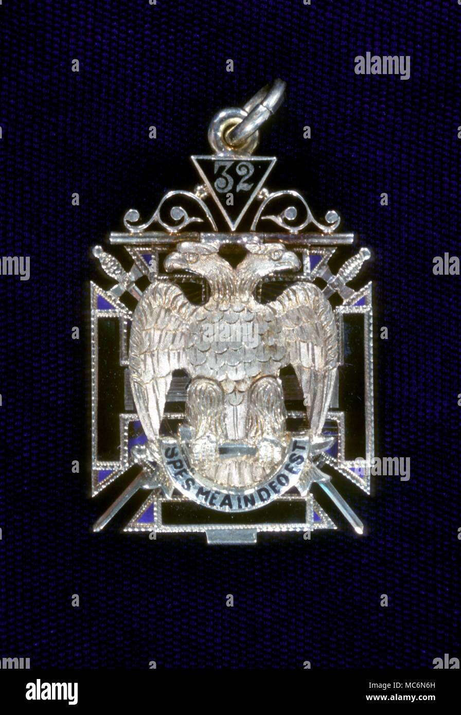 Bijou maçonnique avec l'Aigle à double tête emblème de la Scottish Rite de la collection du Conseil suprême le sud de compétence Washington DC Banque D'Images