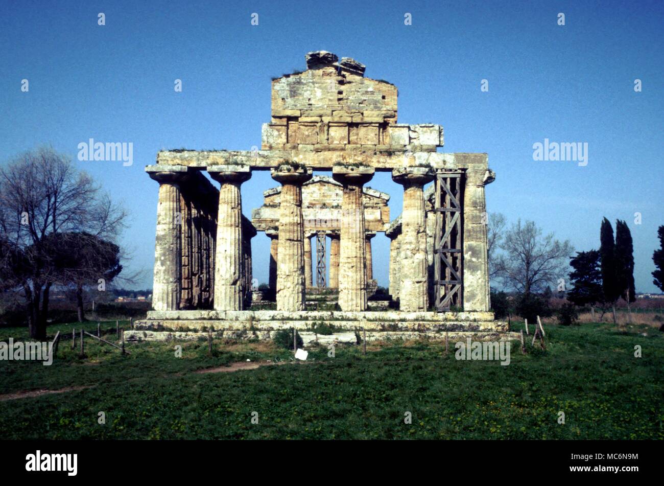 La Mythologie grecque Paestum l'un des trois temples de la Grèce antique dans l'ancienne colonie grecque maintenant appelé Paestum sur la côte ouest de l'Italie Le Temple de Cérès Banque D'Images