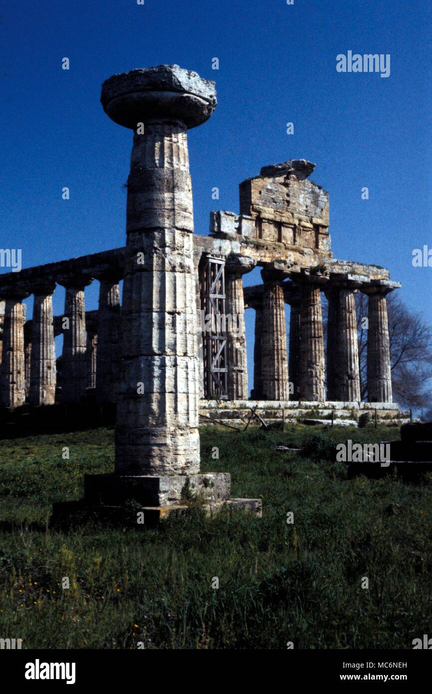 Italie Paestum Début Temple Grec Grec ancien temple de Ceres Paestum Banque D'Images