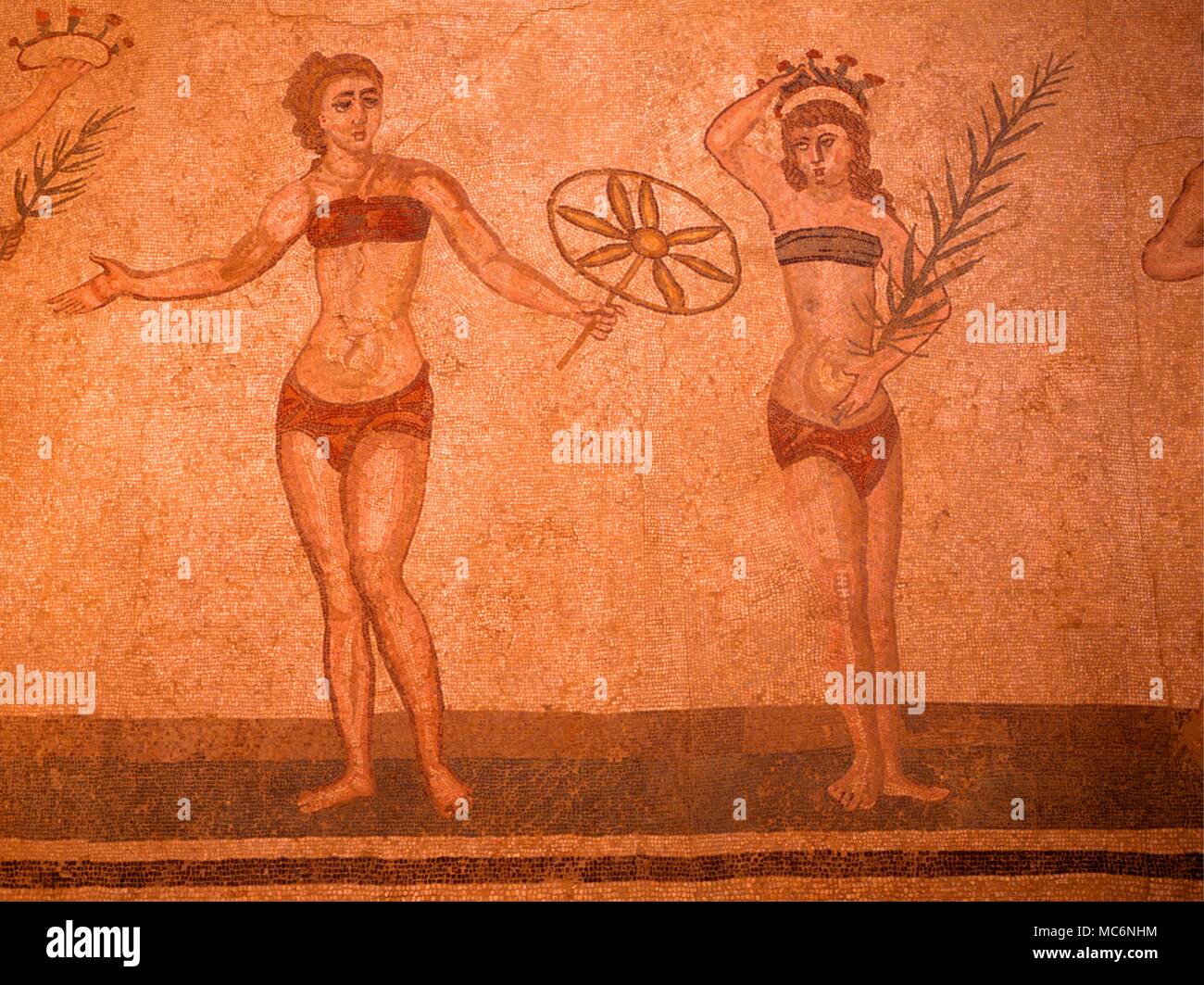 Mosaïque romaine antique [3e siècle] dans la villa romaine du Casale, près de Piazza Armerina. C'est parmi les plus beaux vestiges de l'époque romaine. D'autres exemples sont conservés dans la Collection Charles Walker. Banque D'Images