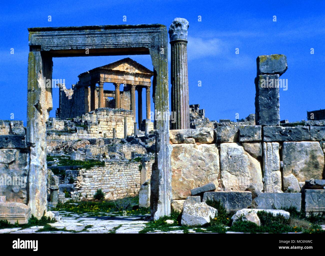 Tunisie - DOUGGA - ANCIENT ROMAN CAPITOL Banque D'Images