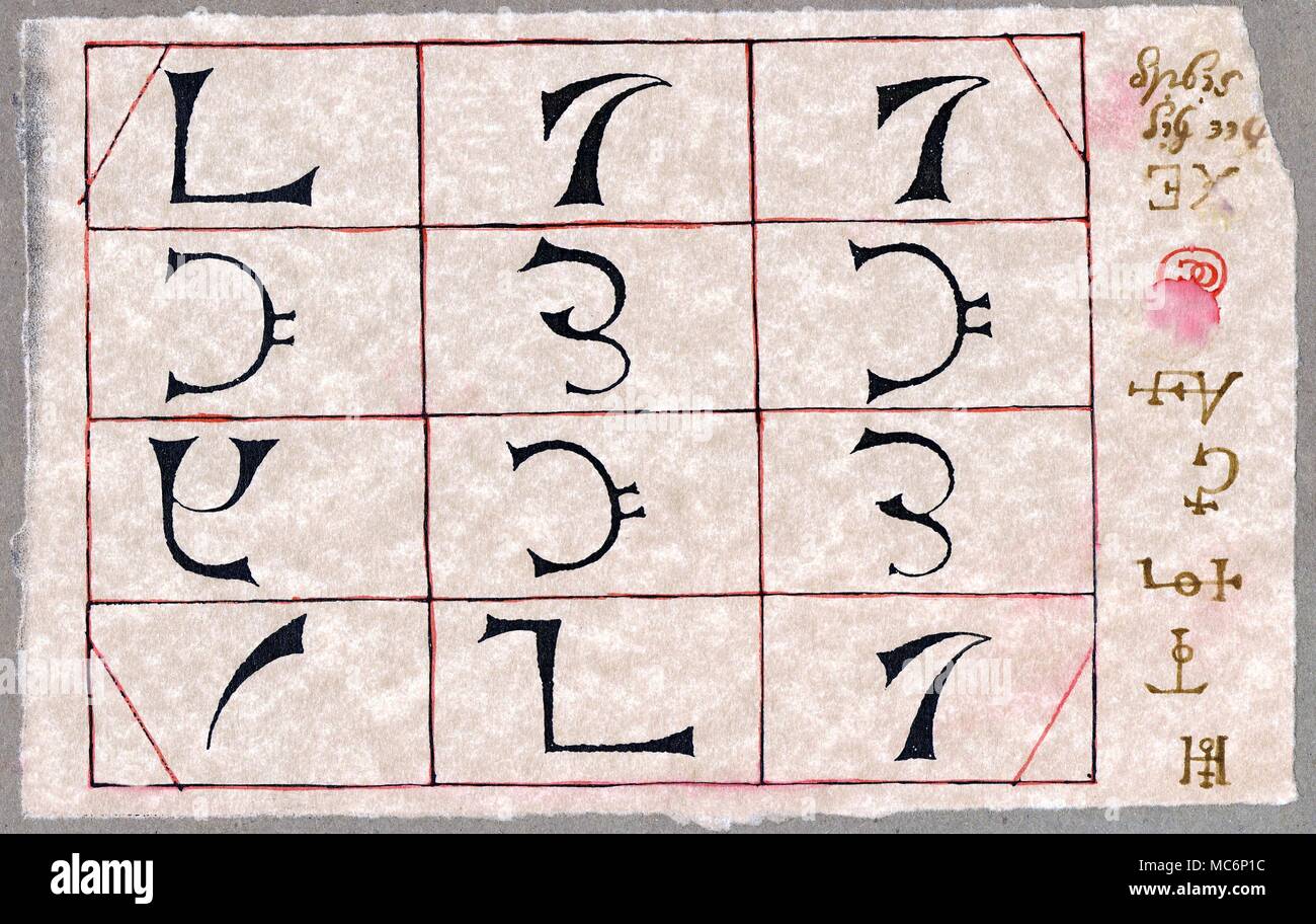 ALPHABETS - Symboles - LES SYMBOLES ÉNOCHIEN détail dessiné à la main du centre du Dr John Dee's table d'enchantement, la Tabula Sancta, avec 12 des symboles Énochien. Le frontispice de long, à un vrai et fidèle rapport de ce qui s'est passé depuis de nombreuses années entre le Dr John Deeà et certains esprits, 1659. Les cachets à gauche de l'Énochien 12 symboles ne semble pas être du canon de symboles élaborés par Dee, de communiquer avec les esprits : ils sont dérivés de l'étanchéité de l'Aemeth, dessiné par Dee dans un bloc-notes qui est encore conservée dans il British Library. [Ce joint est disponible dans Banque D'Images