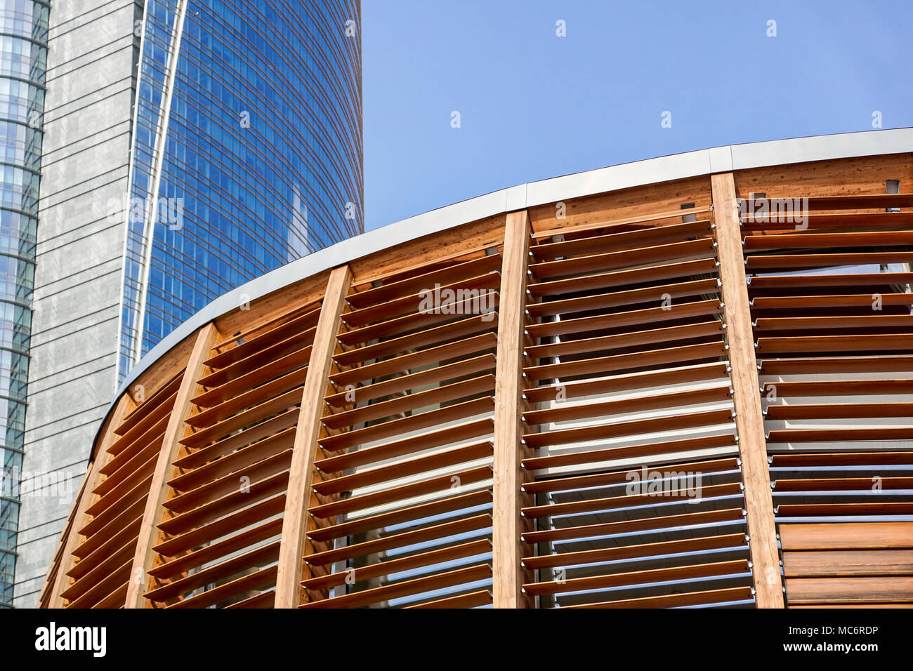 Milan , Italie 22 juin 2017:coupole de la tour. Un dôme en bois détail . Des matériaux naturels comme le bois, sont utilisés pour créer des meoderni Architecture et Bâtiments Banque D'Images