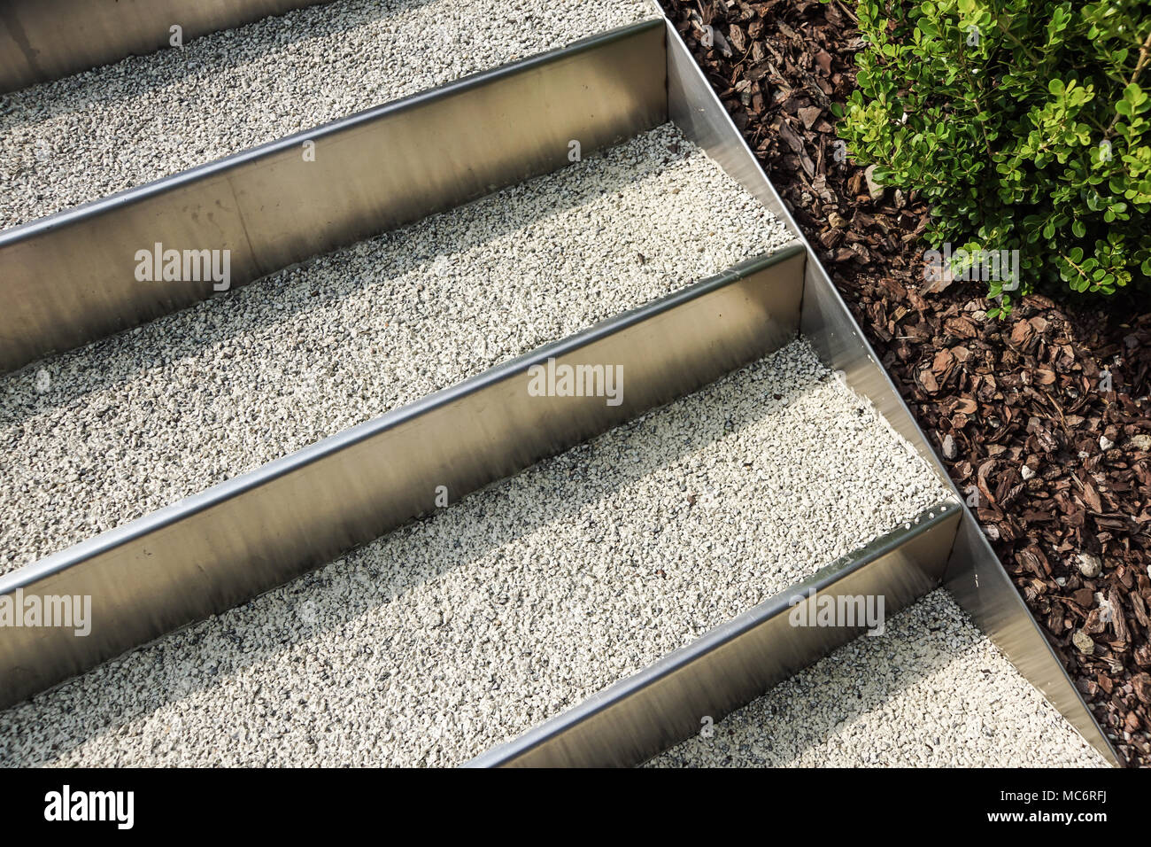 Abstrait architecture fond photo. Escalier blanc, vue du dessus, fragment intérieur vide Banque D'Images