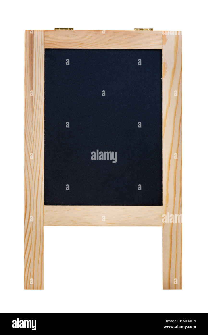 Chalk board vide noir avec châssis en bois blanc plus isolés. With clipping path. Banque D'Images