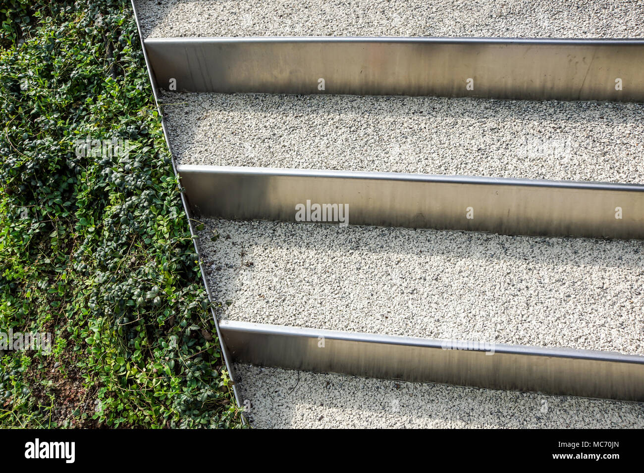 Abstrait architecture fond photo. Escalier blanc, vue du dessus, fragment intérieur vide Banque D'Images