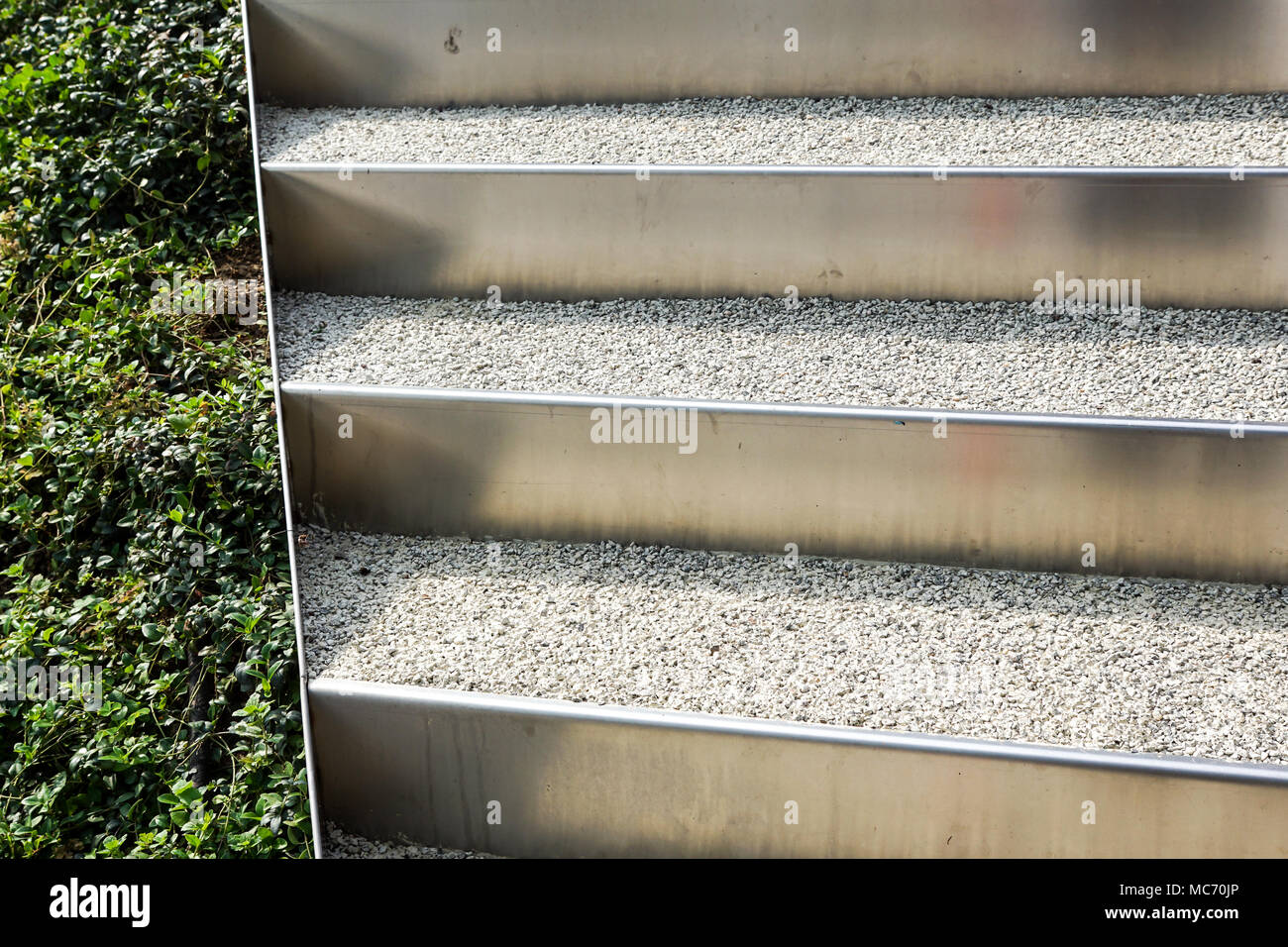 Abstrait architecture fond photo. Escalier blanc, vue du dessus, fragment intérieur vide Banque D'Images