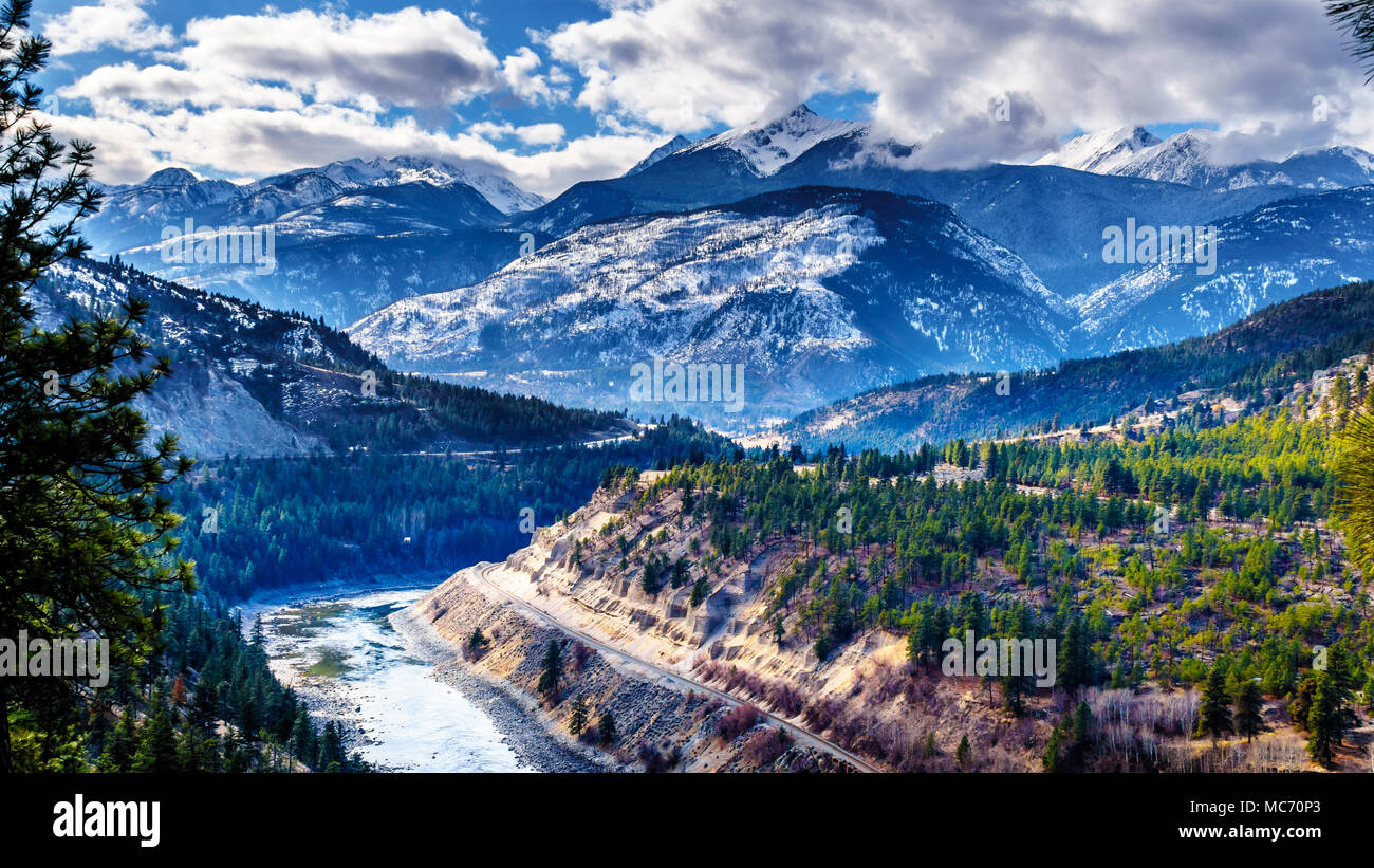 Le célèbre Canyon du Fraser qui suit la rivière Thompson comme il coule à travers la chaîne de montagnes côtière dans l'ouest de la Colombie-Britannique, Canada Banque D'Images