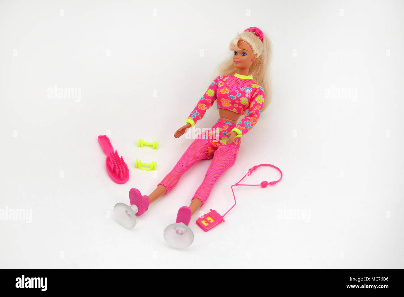 1996 Worki'N Out Barbie avec Walkman, les cloches sourdes-muettes et pinceau Banque D'Images