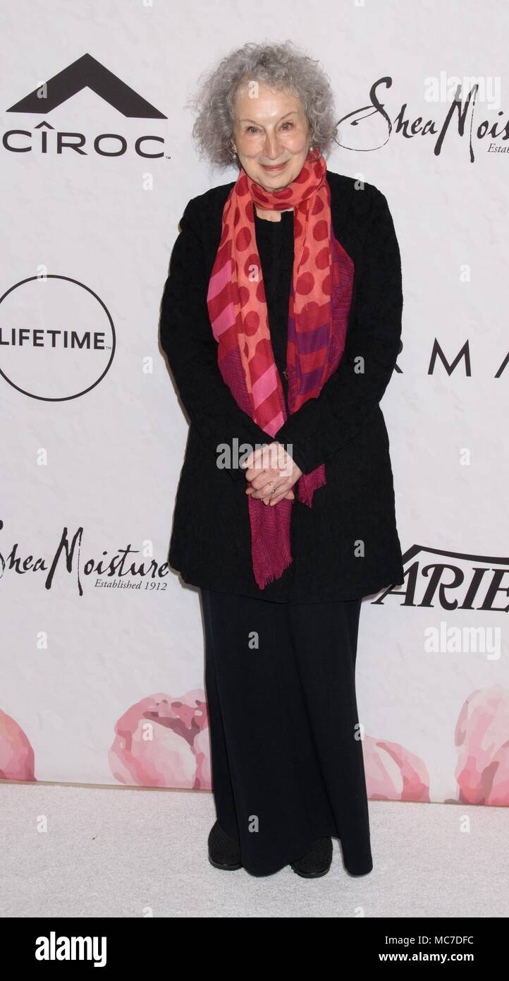 Arrivées à Margaret Atwood pour la variété Power of Women : New York présenté par vie, Cipriani Wall Street, New York, NY Le 13 avril 2018. Photo par : RCF/Everett Collection Banque D'Images