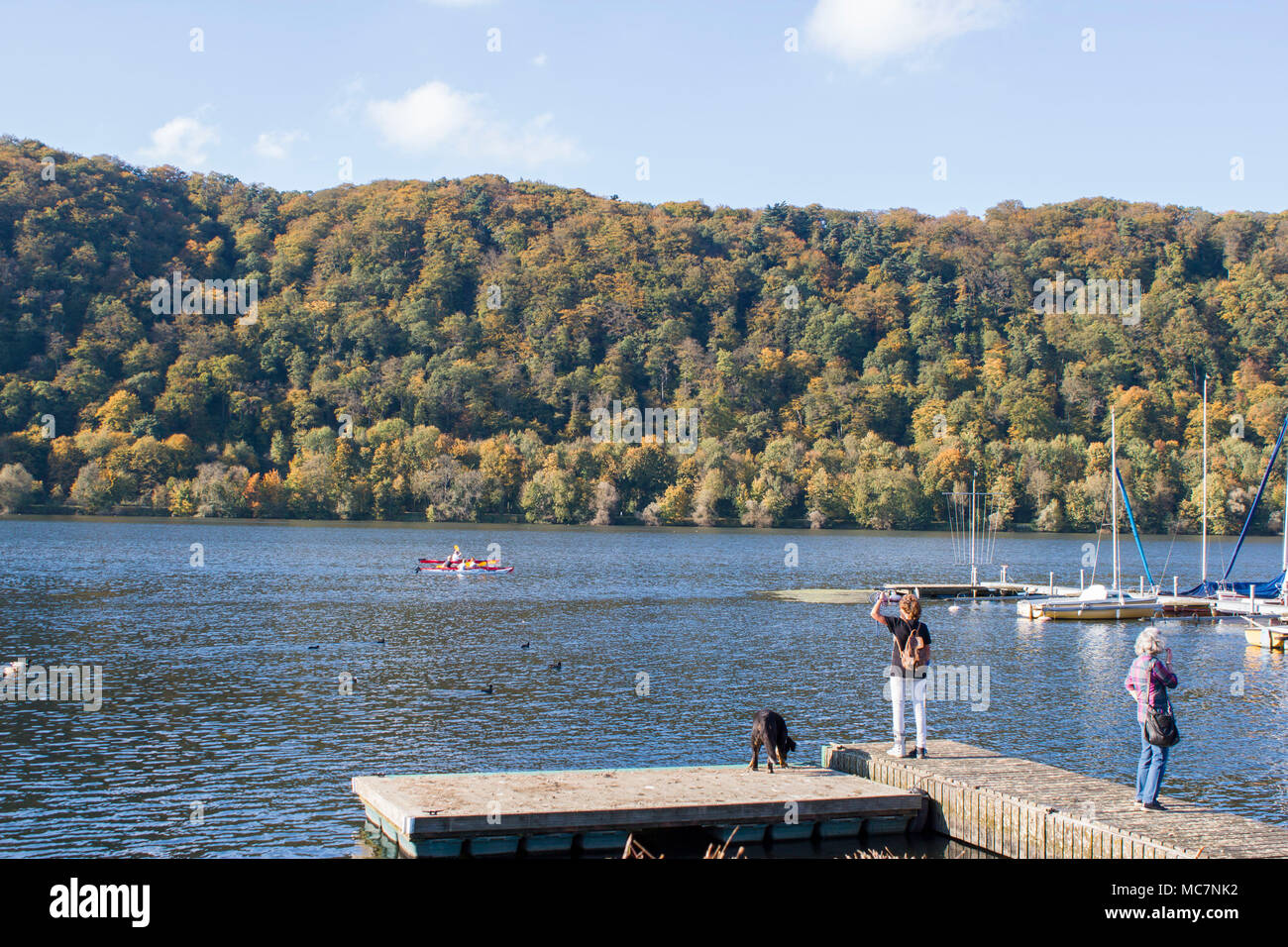 Hagen, Ruhr, Rhénanie du Nord-Westphalie, Allemagne - 14 octobre 2017 : le lac de Harkortsee lors d'une journée ensoleillée Banque D'Images